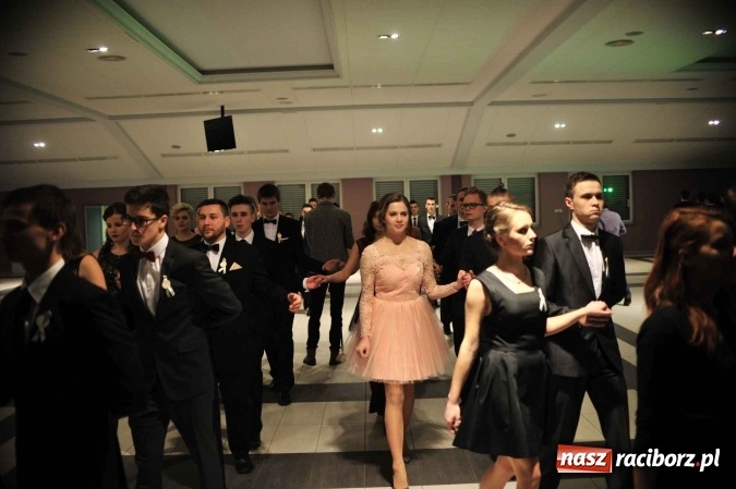 Zdjęcie w galerii na portalu naszraciborz.pl: II LO na swoją studniówkę wybrało Zakrzów FOTO I WIDEO wiadomości z regionu