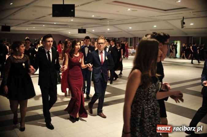 Zdjęcie w galerii na portalu naszraciborz.pl: II LO na swoją studniówkę wybrało Zakrzów FOTO I WIDEO wiadomości z regionu