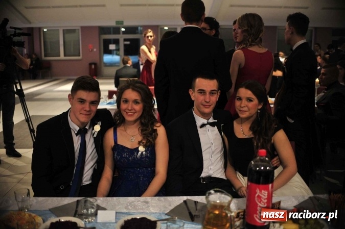 Zdjęcie w galerii na portalu naszraciborz.pl: II LO na swoją studniówkę wybrało Zakrzów FOTO I WIDEO wiadomości z regionu