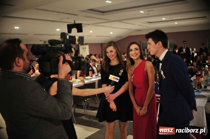 Zdjęcie w galerii na portalu naszraciborz.pl: II LO na swoją studniówkę wybrało Zakrzów FOTO I WIDEO wiadomości z regionu