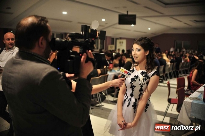 Zdjęcie w galerii na portalu naszraciborz.pl: II LO na swoją studniówkę wybrało Zakrzów FOTO I WIDEO wiadomości z regionu