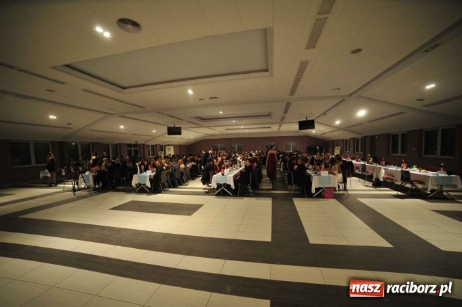 Zdjęcie w galerii na portalu naszraciborz.pl: II LO na swoją studniówkę wybrało Zakrzów FOTO I WIDEO wiadomości z regionu