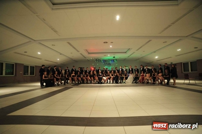Zdjęcie w galerii na portalu naszraciborz.pl: II LO na swoją studniówkę wybrało Zakrzów FOTO I WIDEO wiadomości z regionu