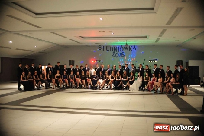 Zdjęcie w galerii na portalu naszraciborz.pl: II LO na swoją studniówkę wybrało Zakrzów FOTO I WIDEO wiadomości z regionu