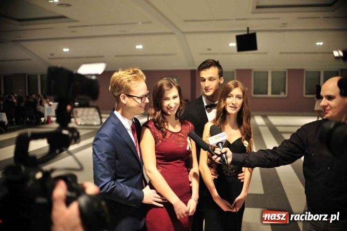 Zdjęcie w galerii na portalu naszraciborz.pl: II LO na swoją studniówkę wybrało Zakrzów FOTO I WIDEO wiadomości z regionu