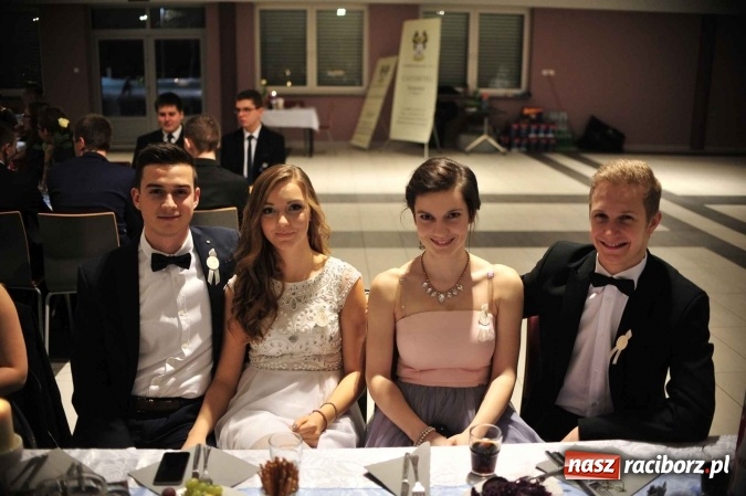 Zdjęcie w galerii na portalu naszraciborz.pl: II LO na swoją studniówkę wybrało Zakrzów FOTO I WIDEO wiadomości z regionu