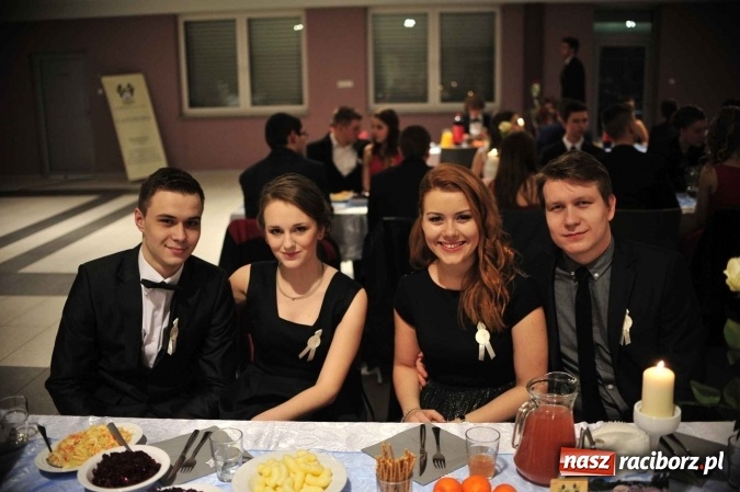 Zdjęcie w galerii na portalu naszraciborz.pl: II LO na swoją studniówkę wybrało Zakrzów FOTO I WIDEO wiadomości z regionu