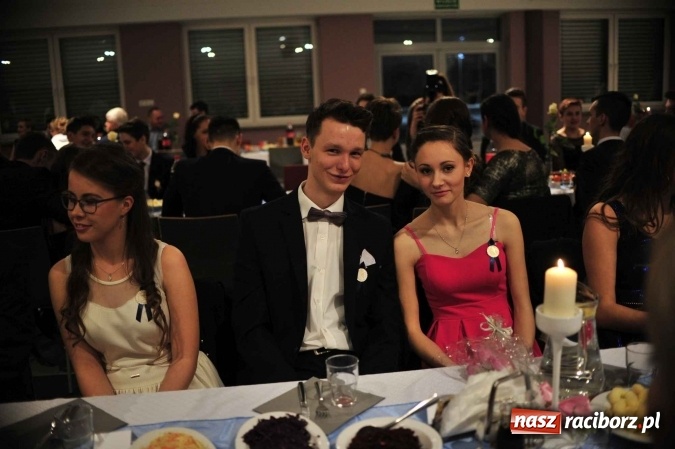 Zdjęcie w galerii na portalu naszraciborz.pl: II LO na swoją studniówkę wybrało Zakrzów FOTO I WIDEO wiadomości z regionu