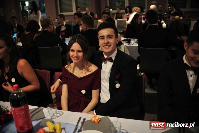 Zdjęcie w galerii na portalu naszraciborz.pl: II LO na swoją studniówkę wybrało Zakrzów FOTO I WIDEO wiadomości z regionu