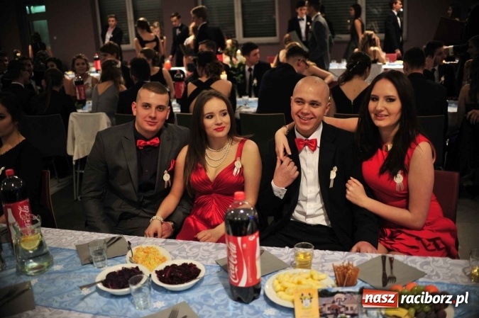 Zdjęcie w galerii na portalu naszraciborz.pl: II LO na swoją studniówkę wybrało Zakrzów FOTO I WIDEO wiadomości z regionu