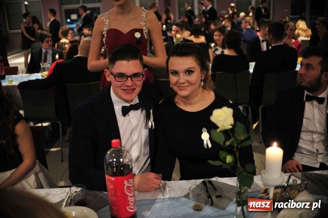 Zdjęcie w galerii na portalu naszraciborz.pl: II LO na swoją studniówkę wybrało Zakrzów FOTO I WIDEO wiadomości z regionu