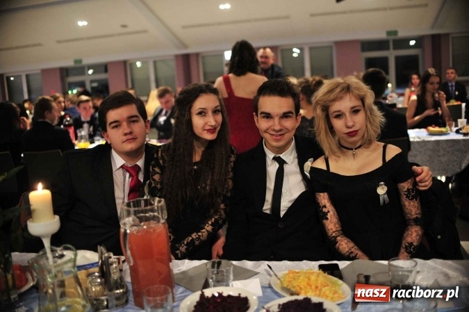 Zdjęcie w galerii na portalu naszraciborz.pl: II LO na swoją studniówkę wybrało Zakrzów FOTO I WIDEO wiadomości z regionu