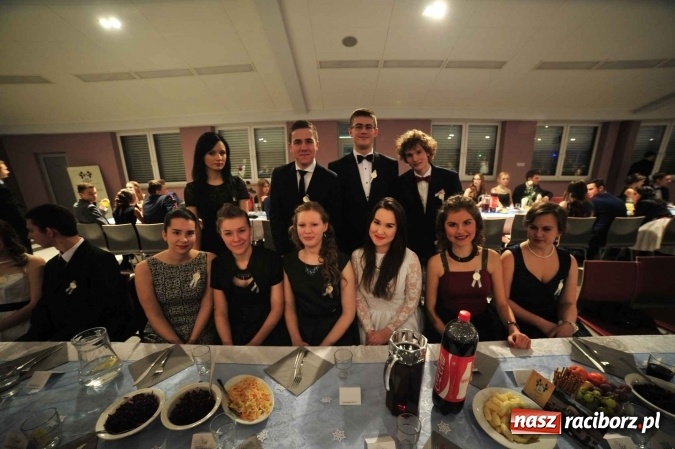 Zdjęcie w galerii na portalu naszraciborz.pl: II LO na swoją studniówkę wybrało Zakrzów FOTO I WIDEO wiadomości z regionu