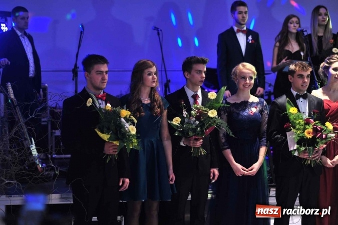 Zdjęcie w galerii na portalu naszraciborz.pl: II LO na swoją studniówkę wybrało Zakrzów FOTO I WIDEO wiadomości z regionu