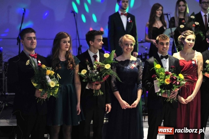 Zdjęcie w galerii na portalu naszraciborz.pl: II LO na swoją studniówkę wybrało Zakrzów FOTO I WIDEO wiadomości z regionu