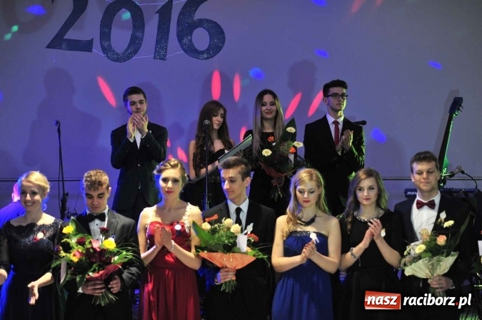 Zdjęcie w galerii na portalu naszraciborz.pl: II LO na swoją studniówkę wybrało Zakrzów FOTO I WIDEO wiadomości z regionu