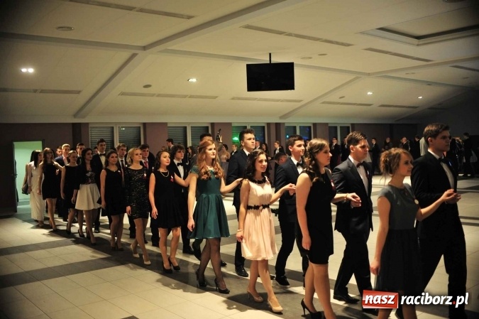 Zdjęcie w galerii na portalu naszraciborz.pl: II LO na swoją studniówkę wybrało Zakrzów FOTO I WIDEO wiadomości z regionu