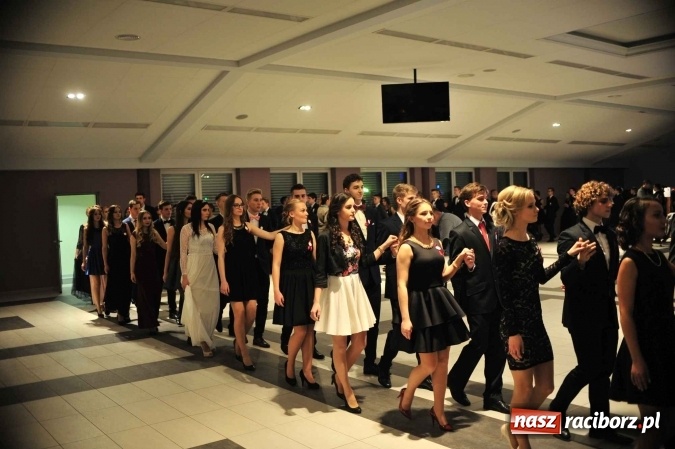 Zdjęcie w galerii na portalu naszraciborz.pl: II LO na swoją studniówkę wybrało Zakrzów FOTO I WIDEO wiadomości z regionu