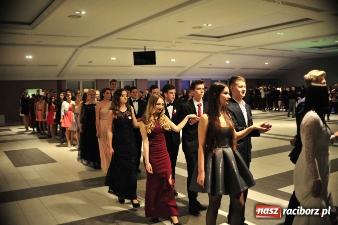 Zdjęcie w galerii na portalu naszraciborz.pl: II LO na swoją studniówkę wybrało Zakrzów FOTO I WIDEO wiadomości z regionu