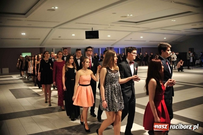 Zdjęcie w galerii na portalu naszraciborz.pl: II LO na swoją studniówkę wybrało Zakrzów FOTO I WIDEO wiadomości z regionu