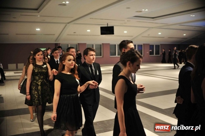 Zdjęcie w galerii na portalu naszraciborz.pl: II LO na swoją studniówkę wybrało Zakrzów FOTO I WIDEO wiadomości z regionu