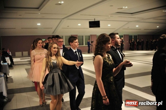 Zdjęcie w galerii na portalu naszraciborz.pl: II LO na swoją studniówkę wybrało Zakrzów FOTO I WIDEO wiadomości z regionu