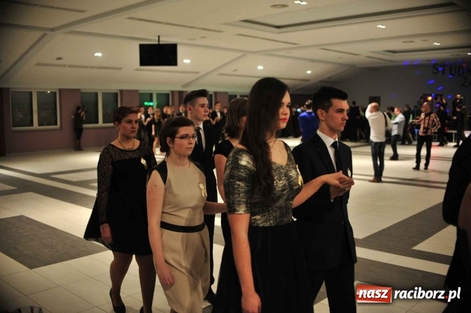 Zdjęcie w galerii na portalu naszraciborz.pl: II LO na swoją studniówkę wybrało Zakrzów FOTO I WIDEO wiadomości z regionu