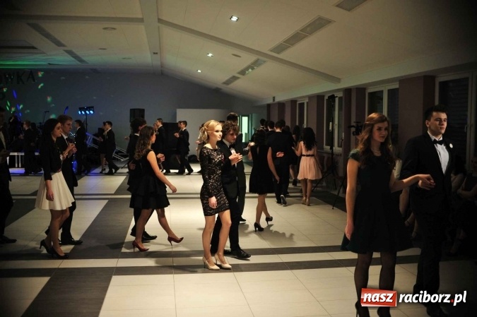 Zdjęcie w galerii na portalu naszraciborz.pl: II LO na swoją studniówkę wybrało Zakrzów FOTO I WIDEO wiadomości z regionu