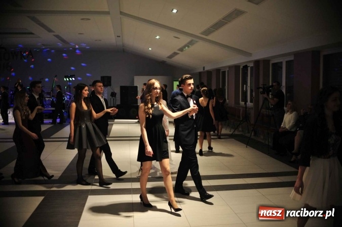 Zdjęcie w galerii na portalu naszraciborz.pl: II LO na swoją studniówkę wybrało Zakrzów FOTO I WIDEO wiadomości z regionu