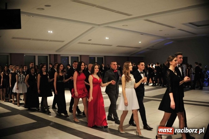 Zdjęcie w galerii na portalu naszraciborz.pl: II LO na swoją studniówkę wybrało Zakrzów FOTO I WIDEO wiadomości z regionu