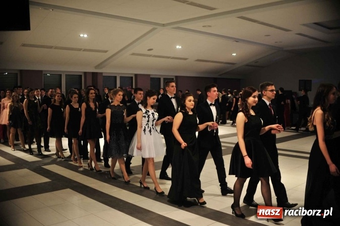 Zdjęcie w galerii na portalu naszraciborz.pl: II LO na swoją studniówkę wybrało Zakrzów FOTO I WIDEO wiadomości z regionu