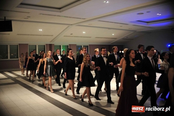 Zdjęcie w galerii na portalu naszraciborz.pl: II LO na swoją studniówkę wybrało Zakrzów FOTO I WIDEO wiadomości z regionu