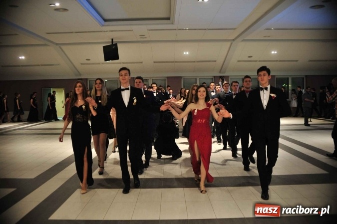 Zdjęcie w galerii na portalu naszraciborz.pl: II LO na swoją studniówkę wybrało Zakrzów FOTO I WIDEO wiadomości z regionu