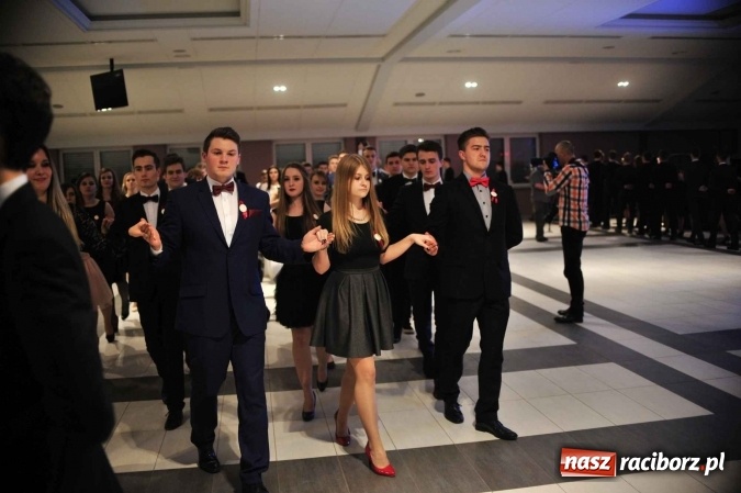 Zdjęcie w galerii na portalu naszraciborz.pl: II LO na swoją studniówkę wybrało Zakrzów FOTO I WIDEO wiadomości z regionu