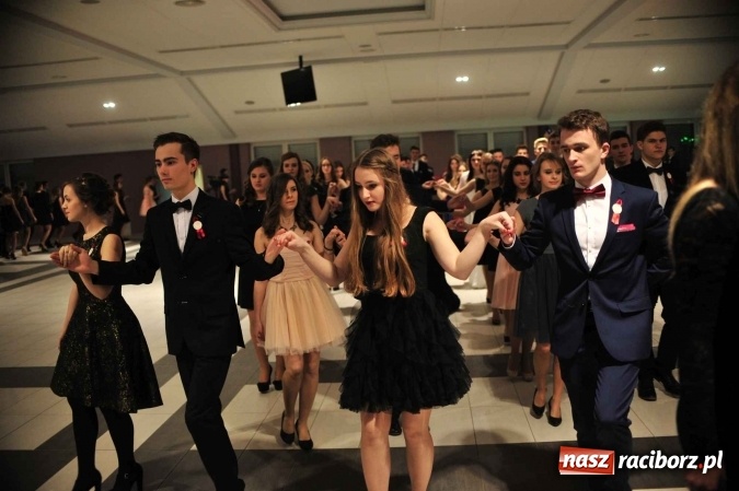 Zdjęcie w galerii na portalu naszraciborz.pl: II LO na swoją studniówkę wybrało Zakrzów FOTO I WIDEO wiadomości z regionu