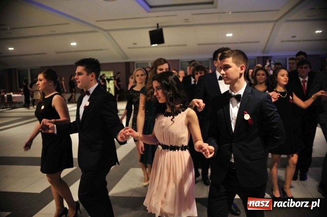 Zdjęcie w galerii na portalu naszraciborz.pl: II LO na swoją studniówkę wybrało Zakrzów FOTO I WIDEO wiadomości z regionu