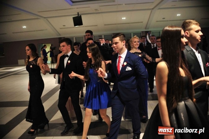 Zdjęcie w galerii na portalu naszraciborz.pl: II LO na swoją studniówkę wybrało Zakrzów FOTO I WIDEO wiadomości z regionu