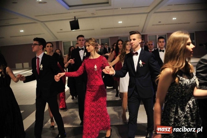 Zdjęcie w galerii na portalu naszraciborz.pl: II LO na swoją studniówkę wybrało Zakrzów FOTO I WIDEO wiadomości z regionu