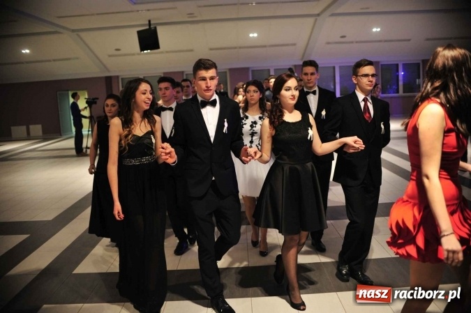 Zdjęcie w galerii na portalu naszraciborz.pl: II LO na swoją studniówkę wybrało Zakrzów FOTO I WIDEO wiadomości z regionu