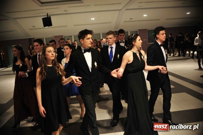 Zdjęcie w galerii na portalu naszraciborz.pl: II LO na swoją studniówkę wybrało Zakrzów FOTO I WIDEO wiadomości z regionu