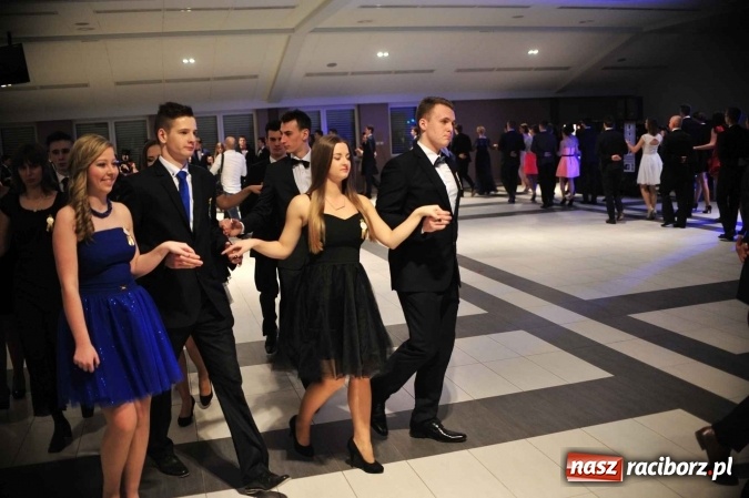 Zdjęcie w galerii na portalu naszraciborz.pl: II LO na swoją studniówkę wybrało Zakrzów FOTO I WIDEO wiadomości z regionu