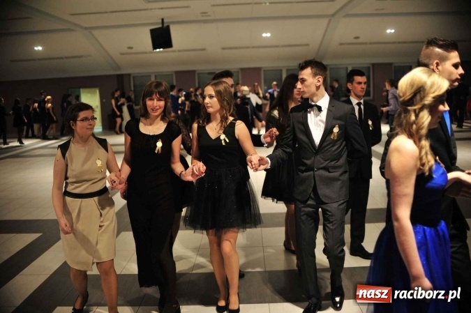 Zdjęcie w galerii na portalu naszraciborz.pl: II LO na swoją studniówkę wybrało Zakrzów FOTO I WIDEO wiadomości z regionu