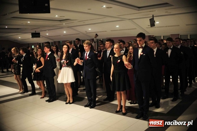 Zdjęcie w galerii na portalu naszraciborz.pl: II LO na swoją studniówkę wybrało Zakrzów FOTO I WIDEO wiadomości z regionu