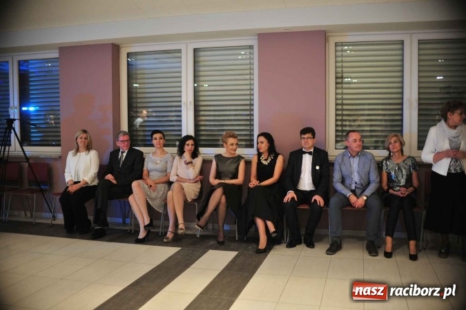 Zdjęcie w galerii na portalu naszraciborz.pl: II LO na swoją studniówkę wybrało Zakrzów FOTO I WIDEO wiadomości z regionu