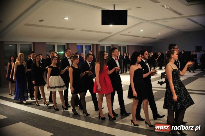 Zdjęcie w galerii na portalu naszraciborz.pl: II LO na swoją studniówkę wybrało Zakrzów FOTO I WIDEO wiadomości z regionu