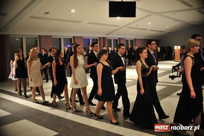 Zdjęcie w galerii na portalu naszraciborz.pl: II LO na swoją studniówkę wybrało Zakrzów FOTO I WIDEO wiadomości z regionu