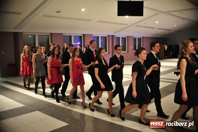 Zdjęcie w galerii na portalu naszraciborz.pl: II LO na swoją studniówkę wybrało Zakrzów FOTO I WIDEO wiadomości z regionu