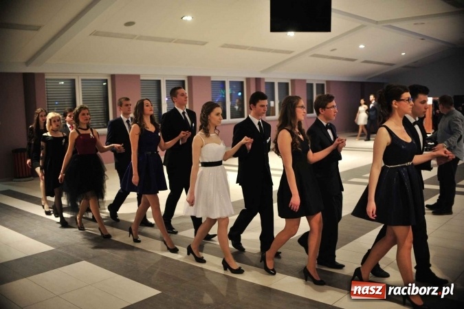 Zdjęcie w galerii na portalu naszraciborz.pl: II LO na swoją studniówkę wybrało Zakrzów FOTO I WIDEO wiadomości z regionu