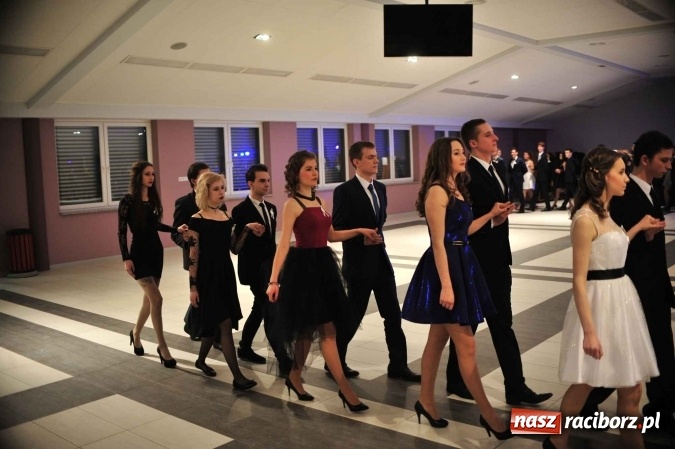 Zdjęcie w galerii na portalu naszraciborz.pl: II LO na swoją studniówkę wybrało Zakrzów FOTO I WIDEO wiadomości z regionu
