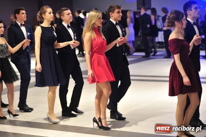 Zdjęcie w galerii na portalu naszraciborz.pl: II LO na swoją studniówkę wybrało Zakrzów FOTO I WIDEO wiadomości z regionu